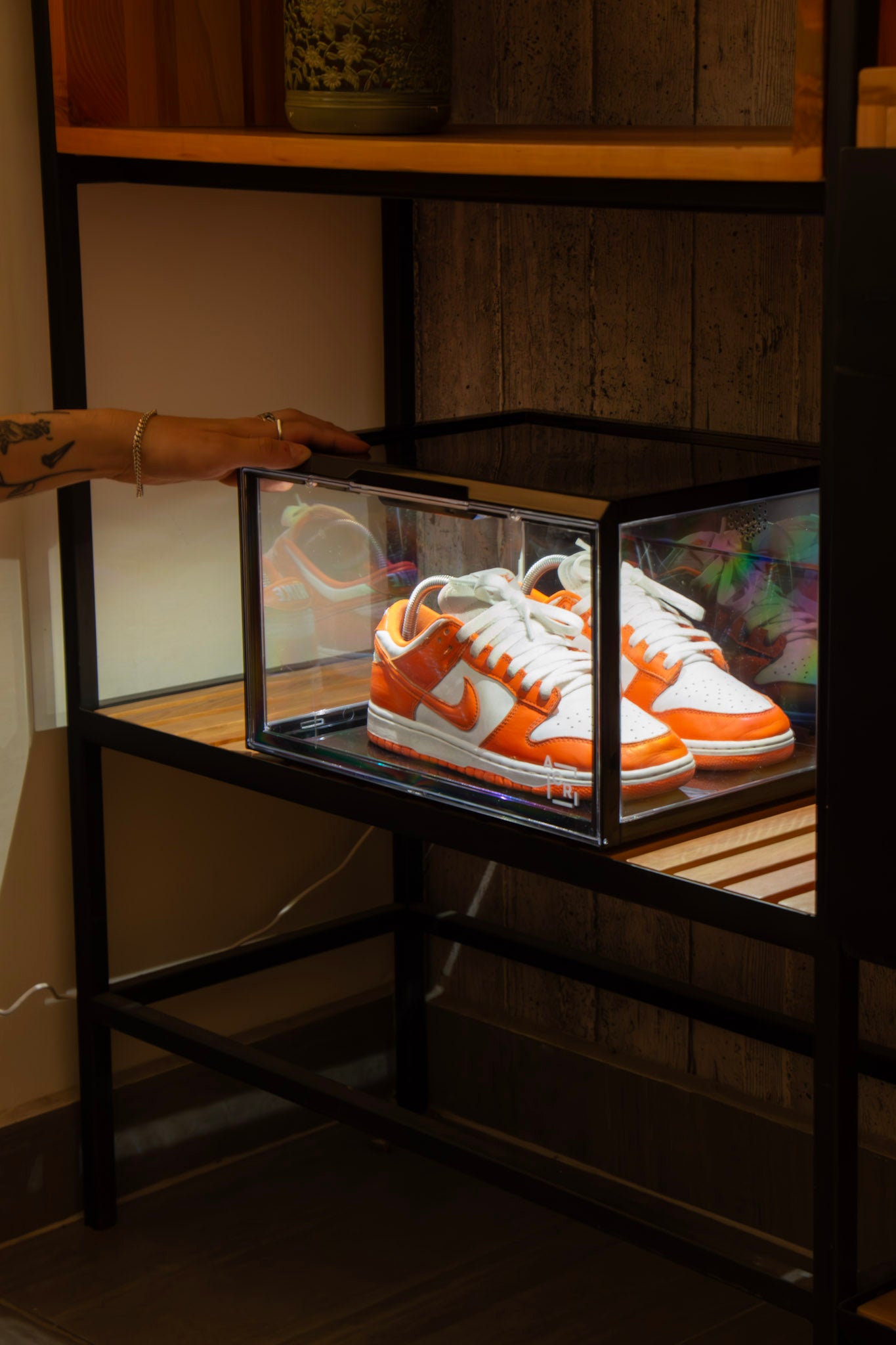 Caja Organizadora de Zapatos LED – Sneaker Box Acrílica con Control por Voz x2