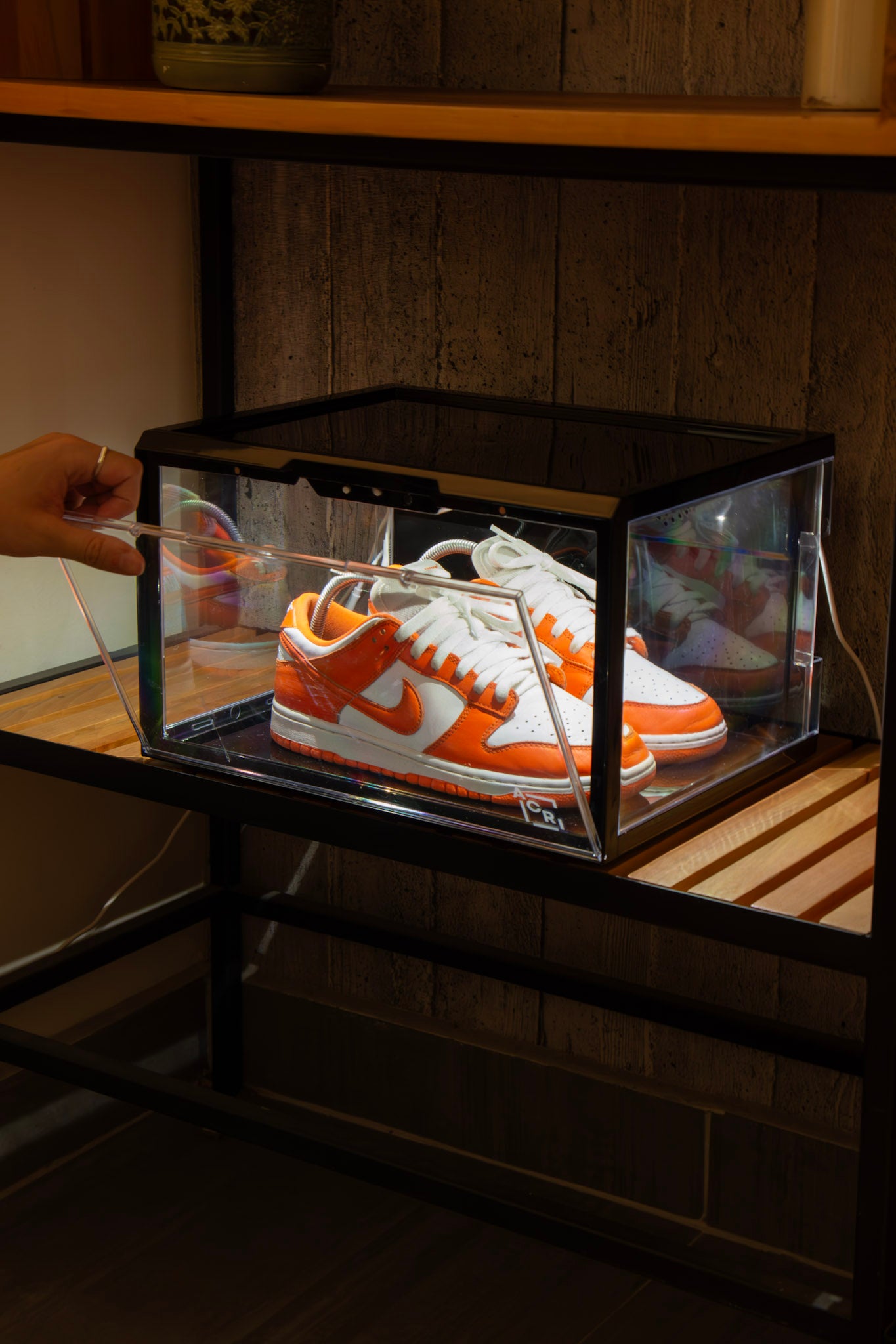 Caja Organizadora de Zapatos LED – Sneaker Box Acrílica con Control por Voz x2