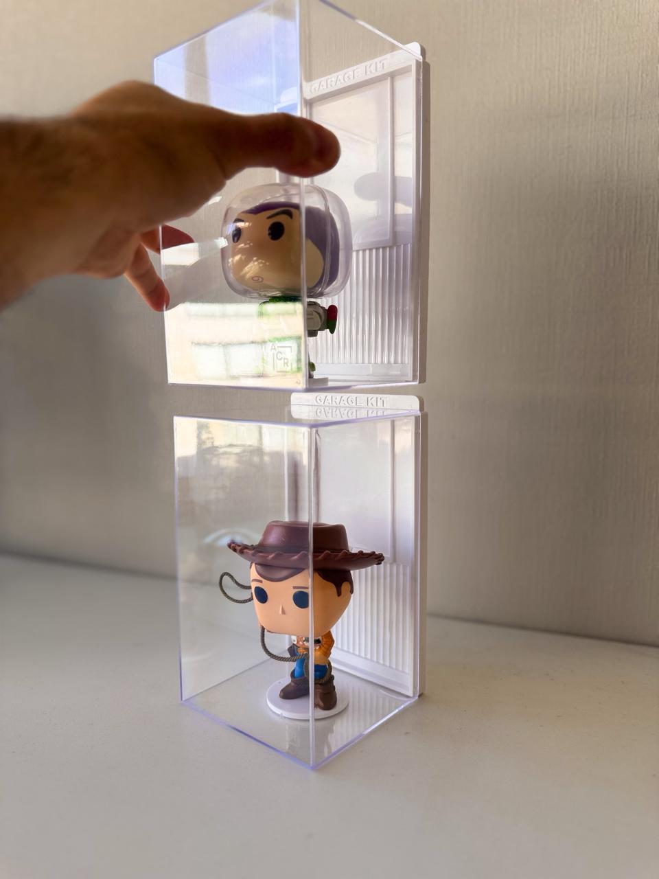Caja Acrílica para Funko Pop x2 – Display Case Apilable con Soporte Fijo